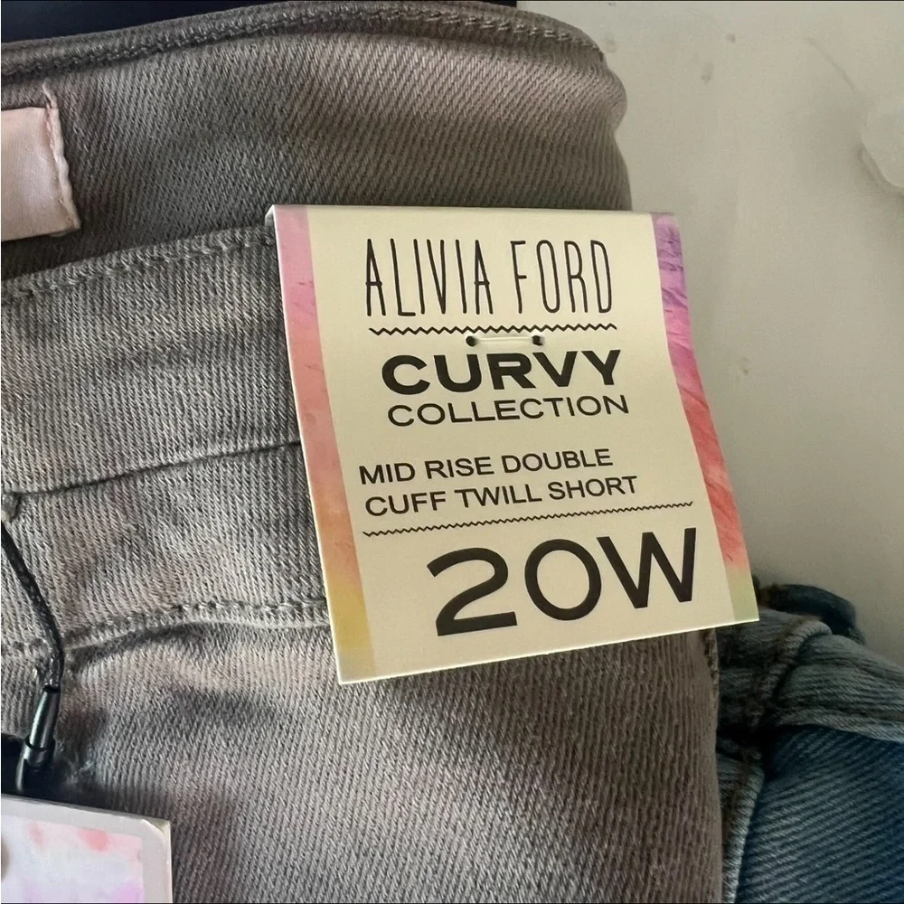 Women’s Curvy Mid Rise Double Cuff Summer Shorts Size 20W NWT - Picture 5 of 9